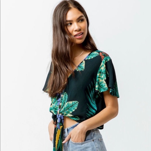 🚨🍃 TIE FRONT CROP 🔥 🌴 - Picture 2 of 3